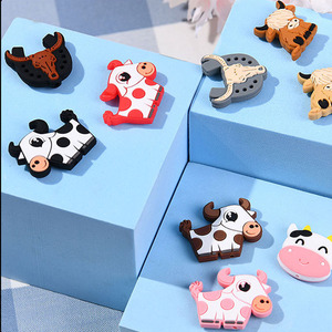 Cuentas focales de dentición de silicona de diseño Animal de vaca suave de grado alimenticio directo de fábrica al por mayor para la fabricación de bolígrafos con cuentas de pulsera - Product Image 1
