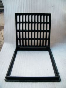Grilles de drainage carrées en <span class=keywords><strong>fonte</strong></span> ductile C250 pour allées, couvercles de caniveaux d'égout en <span class=keywords><strong>fonte</strong></span> durable, services de fonderie - Product Image 4