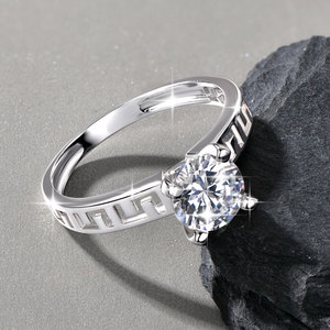 Cincin Tunangan Wanita Model Greek Key Solitaire dengan Zirkon 7mm, Dekorasi Hip Hop untuk Pernikahan Pasangan, Model Jepit Jari - Product Image 5