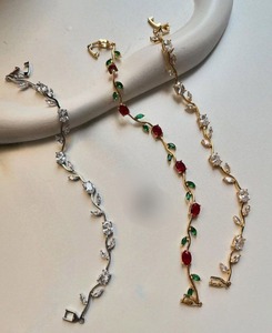 Pulsera de Lujo con Dijes de Hojas y Tulipanes, Chapada en Oro, Ajustable, para Mujer, Regalo de Joyería de Moda - Product Image 3