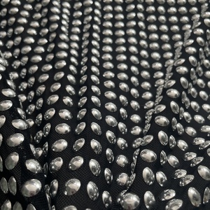 Píldora de aluminio plateado de nuevo diseño pegada a tela de malla eléctrica para vestidos de alta moda para mujeres - Product Image 2