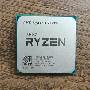 ซีพียู <span class=keywords><strong>Ryzen</strong></span> <span class=keywords><strong>5</strong></span> <span class=keywords><strong>2400G</strong></span> R5 <span class=keywords><strong>2400G</strong></span> 3.6 GHz Quad Core Thread 65W รุ่น YD2400C5M4MFB ซ็อกเก็ต AM4 มือสอง - Product Image 1