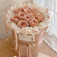Bouquet de fleurs éternelles en rose, cappuccino caramel macchiato, décoré de perles vintage, savon de fleurs de luxe léger haut de gamme, confession