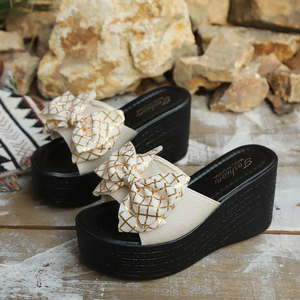 Nouvelles sandales compensées M10 à plateforme épaisse pour femme, style été, grande taille, motif floral, tendance, pour le commerce international - Product Image 2