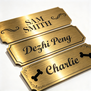 Plaque signalétique vintage en laiton avec bord festonné et trous de fixation, étiquette personnalisée gravée pour décoration murale - Product Image 6