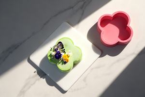 Moule en silicone pour gâteau mousse trèfle à quatre feuilles 3D, qualité alimentaire supérieure, forme de trèfle porte-bonheur avec texture ondulée, prêt à pulvériser de velours - Product Image 6