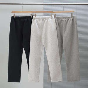 Pantalones de chándal oversize sin puños para hombre 2026 SS22 Essentials, de poliéster/algodón, color avena claro, con flocado elástico oscuro. - Product Image 2