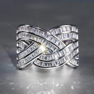 Bague en diamant T0810 en or blanc, taille baguette, couleur G naturelle, bijoux de mariage de luxe pour femmes - Product Image 2