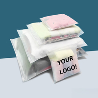 Sacs en plastique refermables en PE noir mat avec fermeture éclair pour l'emballage de sous-vêtements, sacs à fermeture éclair en PE pour l'emballage de vêtements et de chaussettes