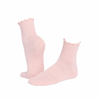 Chaussettes de Pilates respirantes antidérapantes pour studio de yoga avec revers à volants et semelle intégrale antidérapante pour Barre Reformer, logo personnalisé OEM