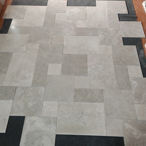Carrelage de sol intérieur rustique de haute qualité, gris clair, irrégulier, en céramique pleine masse, aspect pierre <span class=keywords><strong>calcaire</strong></span>, finition mate, antidérapant - Product Image 3