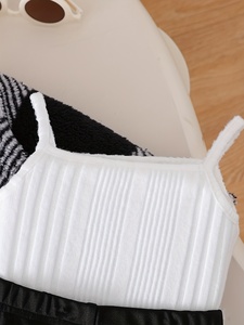 Setelan Tiga Potong Kasual Festival Musim Dingin untuk Bayi Perempuan: Mantel + Rompi Putih + Celana Lonceng Hitam Bahan Spandex/Poliester - Product Image 3