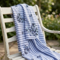 Tissu brodé de sequins dorés à rayures bleues et blanches, style élégant, tissu pour robe ou chemise orné de strass et de sequins