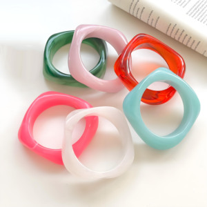 Jachon Bracelets à la mode Bracelets en résine acrylique Bracelet Déclaration irrégulière Grands bracelets larges et épais Bracelet transparent