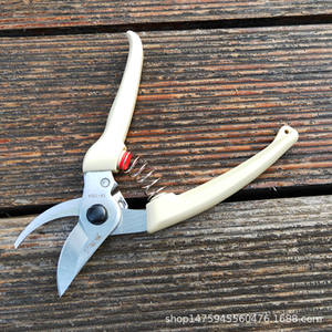 Tijeras de podar Liu Sheng 130 de acero inoxidable, herramienta de jardín para recortar árboles frutales, tamaño de apertura de 20-30 mm - Product Image 1