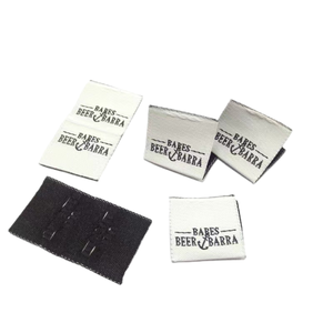 Etiquetas de algodón tejidas personalizadas con logo para el cuidado de la ropa, con fuente orgánica y pliegue central para prendas. - Product Image 4