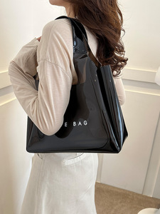 Sac fourre-tout à bandoulière en PVC style INS personnalisé sac de gelée transparent et clair <span class=keywords><strong>d</strong></span>'<span class=keywords><strong>été</strong></span> aux couleurs des bonbons sac à bandoulière pour femmes filles - Product Image 2