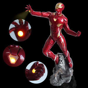 Venta al por mayor personalizado América superhéroe resina artesanía luminosa estatua recuerdos figuritas hogar Oficina Decoración de mesa - Product Image 6