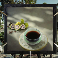 Les fruits de noni biologiques indigènes de Hainan sont transformés en jus de noni grâce à la filtration et la fermentation.