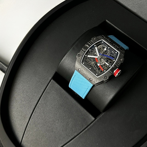 The latest 6702 fully automatic <strong>mechanical</strong> <strong>watch</strong> with a 7.8mm ultra-thin design is a stylish men's carbon fiber wristwatch - Product Image 1