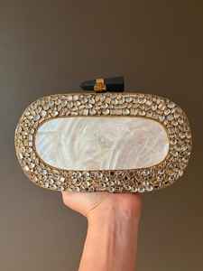 กระเป๋าคลัทช์เรซิ่นทันสมัยสำหรับผู้หญิง ด้วยวัสดุที่ทนทาน ดีไซน์น้ำหนักเบา และการตกแต่งที่หรูหรา เหมาะสำหรับงานปาร์ตี้ - Product Image 5