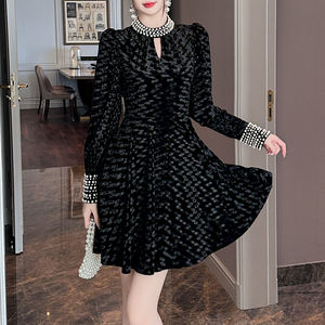 ZYHT 40628冬新作女性ファッションベルベット生地真珠高級ブラック長袖エレガントなプロムパーティードレスディナー - Product Image 4