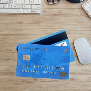 Tarjeta de Visita de PVC Personalizada con Chip de Memoria, Estampado Dorado, Impresión Serigráfica, Laminación, Número en Relieve y Código de Barras - Product Image 3