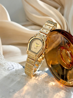 Montre pour femme élégante et unique avec cadran tête de serpent PRO22