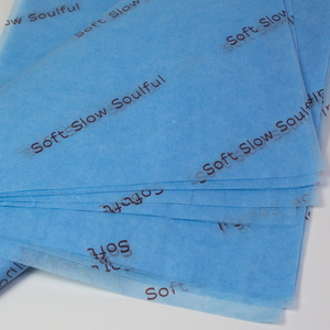 Papel <span class=keywords><strong>de</strong></span> Seda Azul <span class=keywords><strong>de</strong></span> Lujo, Papel <span class=keywords><strong>de</strong></span> Envolver Regalos con Logotipo Marrón Personalizado, Papel Suave <span class=keywords><strong>de</strong></span> 17 g/m² para Envolver Joyas y Ropa - Product Image 5