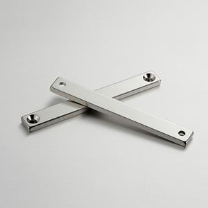 Imanes atornillables Bloque rectangular industrial Imán de neodimio con agujeros avellanados - Product Image 2