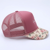 Gorra de camionero de espuma personalizada, rosa malva con estampado floral, visera con cuerda, malla trasera, bordado, visera curva, estructurada, estilo retro, gorra de béisbol