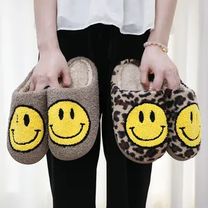 Großhandel Unisex Frauen Lächeln Happy Face Slipper Winter Indoor Soft Plüsch Fluffy Kids Smiley Face Slipper für Damen