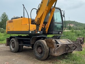 Excavatrice sur pneus Hyundai R210W-9 d'occasion, 21 tonnes, moteur Cummins, pompe d'origine japonaise, faible nombre d'heures de fonctionnement - Product Image 3