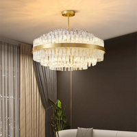 Lustre moderne américain de luxe rond en métal doré à 3 niveaux avec verre torsadé et décoration en acrylique pour salon et chambre à coucher