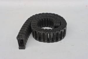 RiSheng yüksek uygun fiyatlı CNC makinesi aksesuar dayanıklı naylon çekirdek rulman esnek konveyör kablo sürükle tepsi için siyah - Product Image 2