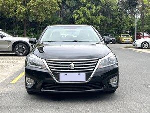 Toyota Crown 2.5 V6 berline 2012, véhicule d'occasion certifié, 193 CV, moteur Dual VVT-i, garde au sol de 130 mm, transmission automatique - Product Image 3