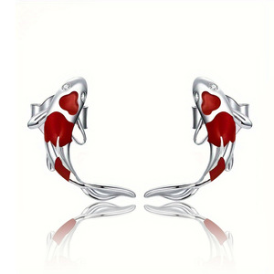 Orecchini a perno con pesce Koi portafortuna, gioielli trendy in metallo per donna, da indossare tutti i giorni, per feste, come accessorio regalo - Product Image 1