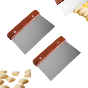 Raspador de Masa de Acero Inoxidable con Mango de Madera, Raspador de Metal para Banco de Trabajo, Cortador Multiusos para Masa, Pizza, Pastel, Herramienta para Hornear - Product Image 1