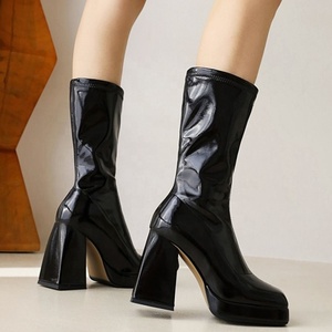 Botas de plataforma de moda para mujer, con patente, de media caña, punta cuadrada, para invierno, para exterior, sin cordones - Product Image 4