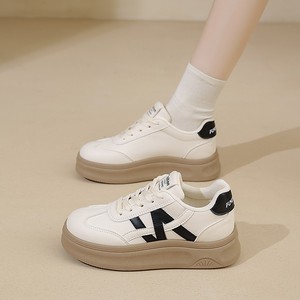 Chaussures de marche pour femme aux couleurs personnalisées, empeigne en PU, design classique, chaussures décontractées pour un usage quotidien, respirantes, idéales pour la saison automnale - Product Image 3