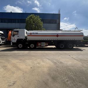 รถบรรทุกน้ำมันดีเซล Sinotruck HOWO 6x4 25000 ลิตร/25 ลูกบาศก์เมตร  ถังสแตนเลสใหม่ มาตรฐานยูโร 6 สำหรับขนส่งน้ำมันดีเซล - Product Image 3