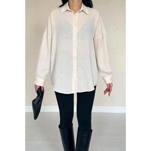 Camisa Asimétrica Beige de Lino para Mujer, Blusa Minimalista Ecológica para Uso Diario, Top Fluido de Manga Larga con Estilo de Dobladillo Alto-Bajo - Product Image 3