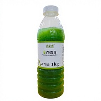Versgeperst groene druivensap, zoet en verfrissend in een cake shop, koffieshop, drankenwinkel, groene druivensap puree.