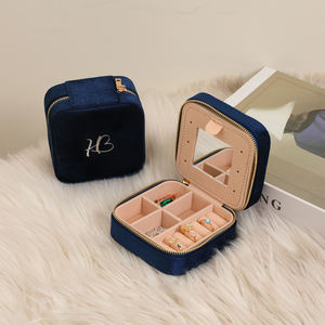 Estuche de Joyería Portátil Personalizado de Terciopelo con Cierre, Espejo y Organizador para Anillos y Aretes, Caja de Almacenamiento de Joyas para Viaje - Product Image 2
