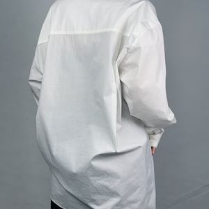 เสื้อเชิ้ตผู้หญิงแขนยาวสีขาวผ้าฝ้าย OEM แฟชั่นใหม่ ดีไซน์เนอร์ เสื้อทรงหลวม กระดุมหลากสี เสื้อเชิ้ตและเสื้อเบลาส์ - Product Image 3