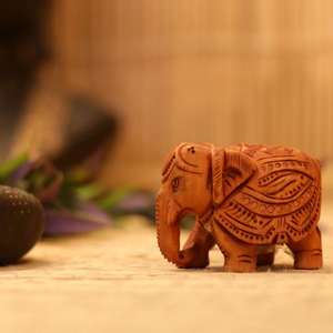 รูปปั้นช้างไม้แกะสลักด้วยมือ งานประติมากรรมสัตว์ตกแต่งแบบดั้งเดิม สำหรับตกแต่งบ้าน ของขวัญ และของที่ระลึกสะสม - Product Image 3