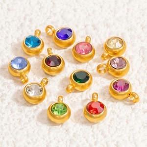 สร้อยคอจี้เดี่ยวสแตนเลสสตีลชุบทอง 18k สุดหรูสำหรับผู้หญิง พร้อมจี้ห้อยแฟชั่นสวยงาม - Product Image 2