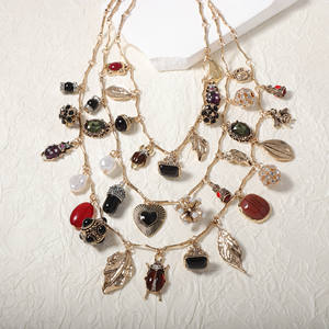 Nouveau collier ras du cou en alliage plaqué argent de haute qualité avec chaîne à maillons en strass en acrylique transparent en forme de coeur pour les anniversaires - Product Image 2