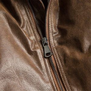Chaqueta de Cuero Clásica de Aviador A2 Personalizada para Hombre con Cuello de Piel, Chaqueta de Invierno Estilo Motero a Prueba de Viento - Product Image 2