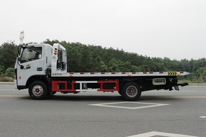 Nouveau camion de dépannage à plateau plat manuel diesel Dongfeng 4x2 pour les interventions d'urgence routières - Product Image 4